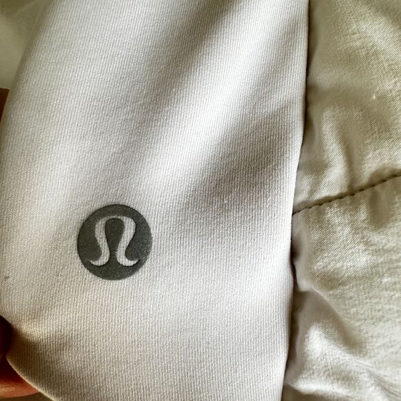 Lululemon “Another Mile” White Quilted Jacket – Size 6 – Lightweight & Warm - Picture 8 of 10